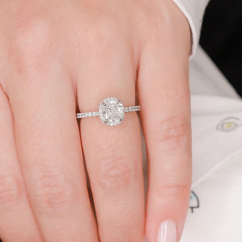 cushion-halo-e-vs1-diamond-engagement-ring