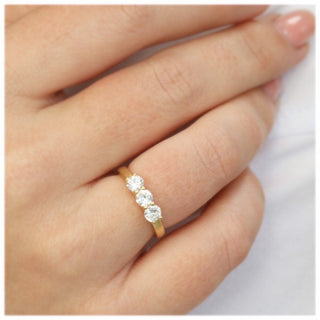 round-three-stone-ef-vs1-diamond-engagement-ring