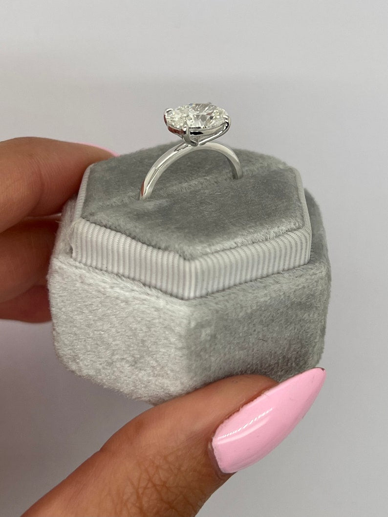 2-50-ct-oval-solitaire-cvd-f-vs1-diamond-engagement-ring