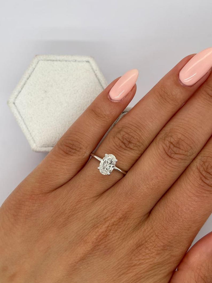 oval-solitaire-cvd-e-vs2-diamond-engagement-ring