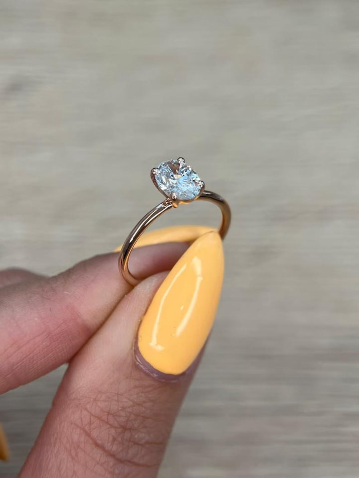1-0-ct-oval-solitaire-cvd-e-vs2-diamond-engagement-ring