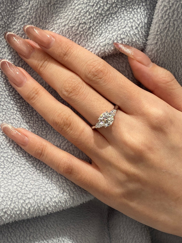 1.50ct-2.50ct Round Cut Lab Grown Three Stone Diamond Engagement Ring