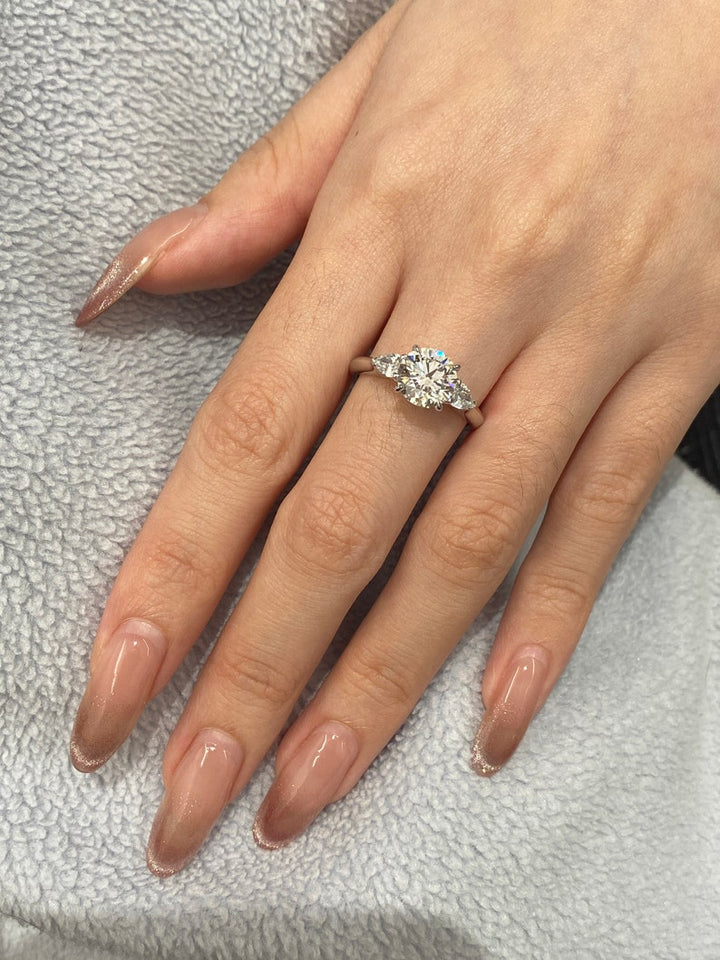1.50ct-2.50ct Round Cut Lab Grown Three Stone Diamond Engagement Ring