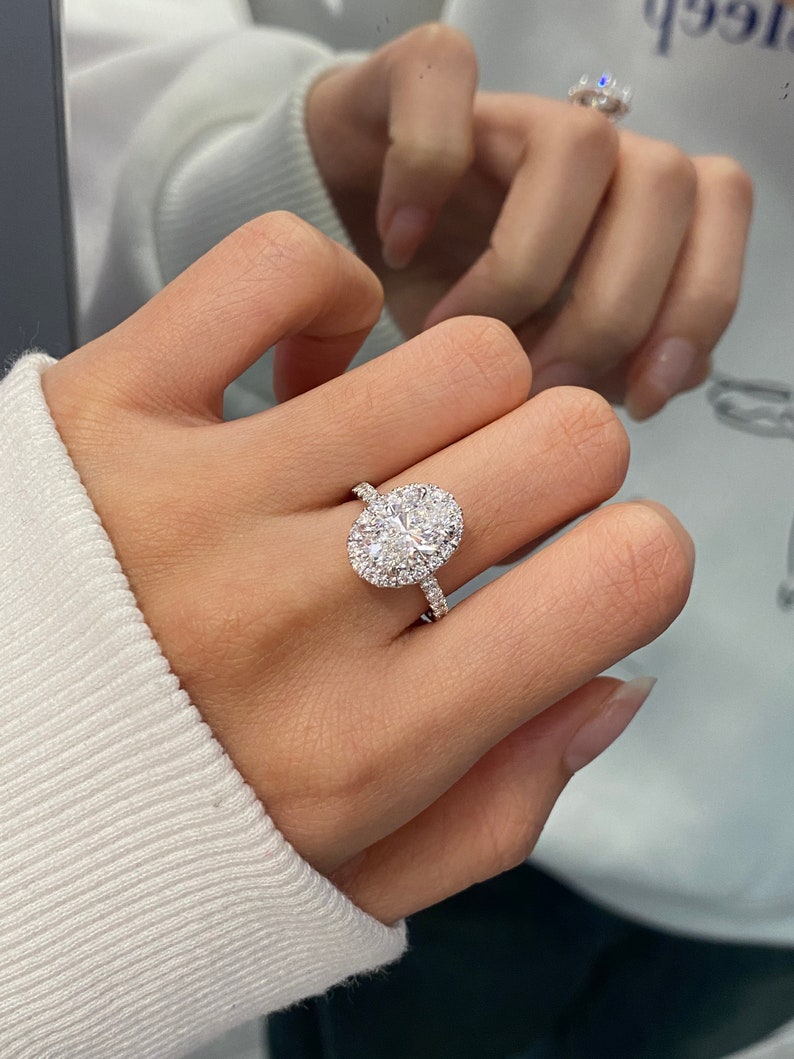 2.50ct-3.50ct Oval Cut Lab Grown Diamond Halo Engagement Ring
