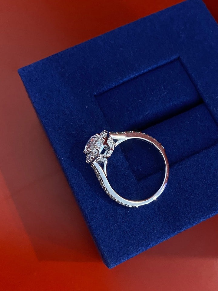 1.0ct-2.0ct Oval Cut Lab Grown Diamond Halo Engagement Ring