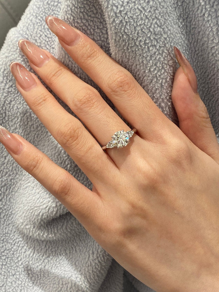 1.50ct-2.50ct Round Cut Lab Grown Three Stone Diamond Engagement Ring