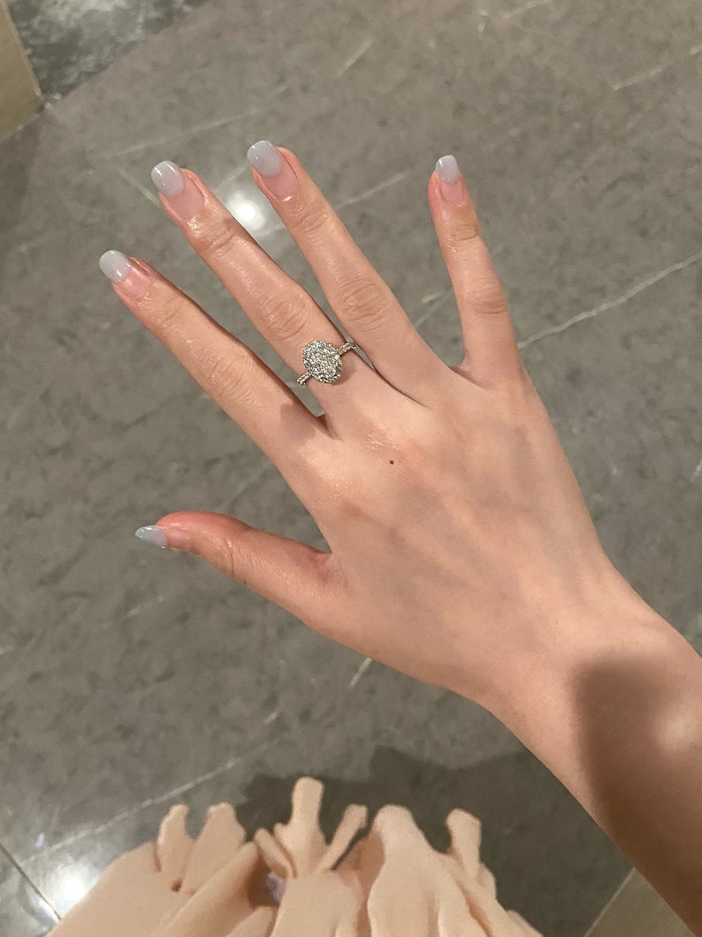 1.50ct-2.50ct Oval Cut Lab Grown Diamond Halo Engagement Ring