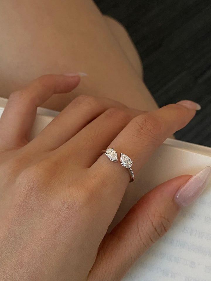 1.0ct-2.0ct Pear Cut Lab Grown Diamond Toi Et Moi Engagement Ring