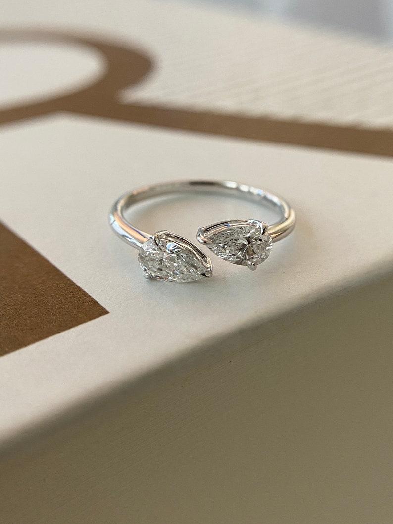 1.0ct-2.0ct Pear Cut Lab Grown Diamond Toi Et Moi Engagement Ring