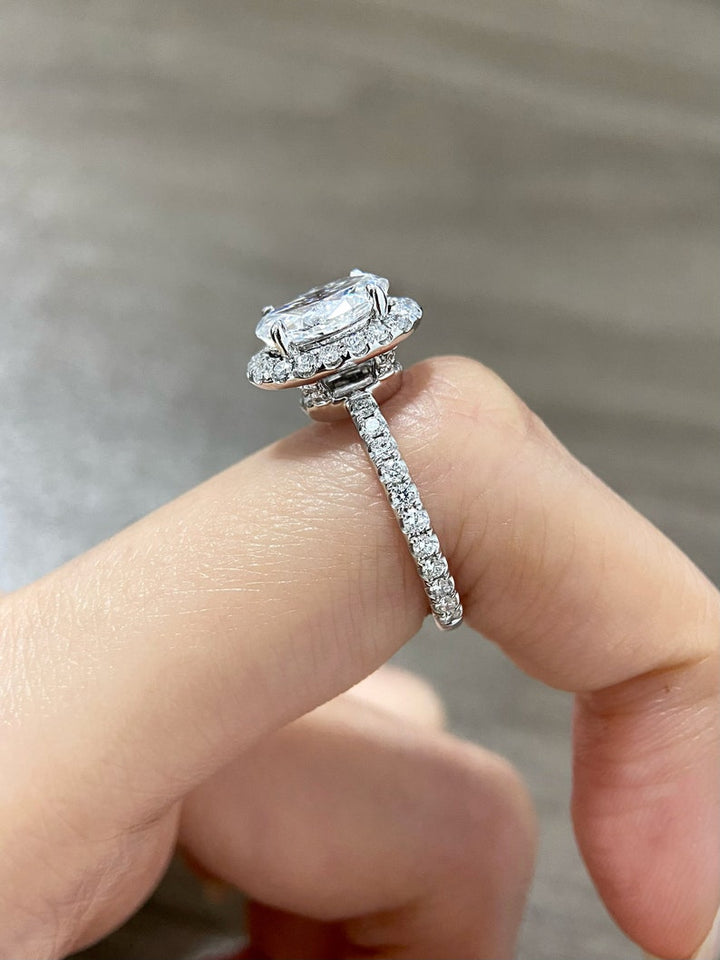 1.50ct-2.50ct Oval Cut Lab Grown Diamond Halo Engagement Ring