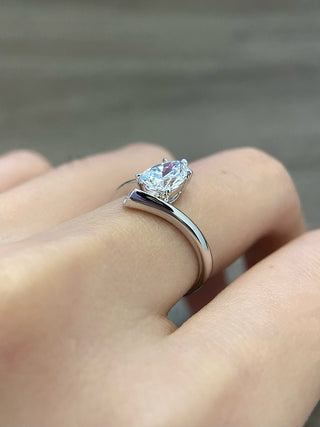 1.0ct-2.0ct Pear Cut Lab Grown Diamond Unique Solitaire Engagement Ring