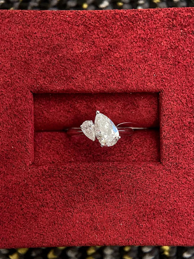 1.0ct-2.0ct Pear Cut Lab Grown Toi Et Moi Diamond Engagement Ring