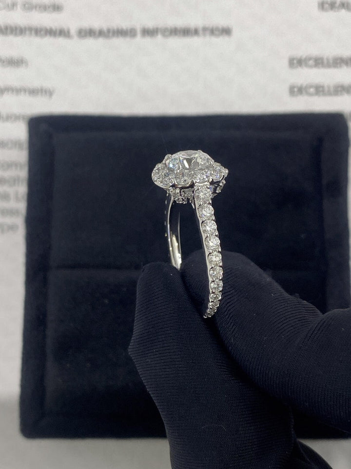 1.0ct-2.0ct Round Cut Lab Grown Halo Diamond Engagement Ring