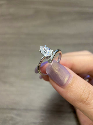 1.0ct-2.0ct Pear Cut Lab Grown Diamond Unique Solitaire Engagement Ring