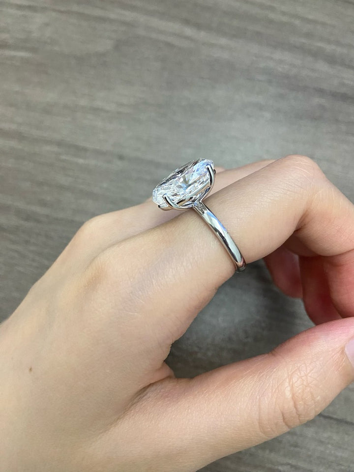 6.0ct-8.0ct Oval Cut Lab Grown Diamond Solitaire Engagement Ring