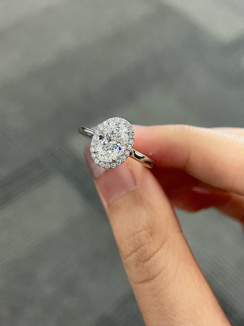 1.50ct-2.50ct Oval Cut Lab Grown Diamond Halo Engagement Ring