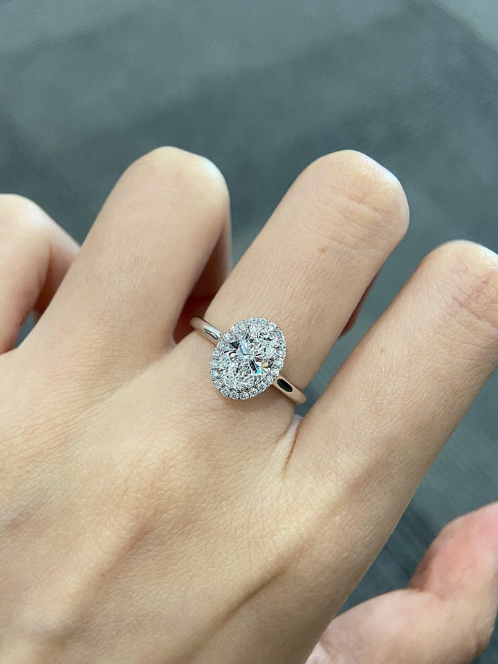 1.50ct-2.50ct Oval Cut Lab Grown Diamond Halo Engagement Ring