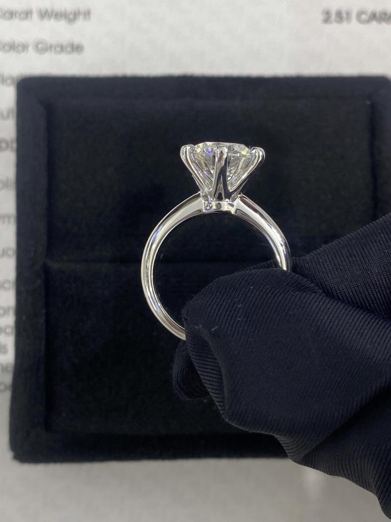 2.50ct-3.50ct Round Cut Lab Grown Diamond Solitaire Engagement Ring