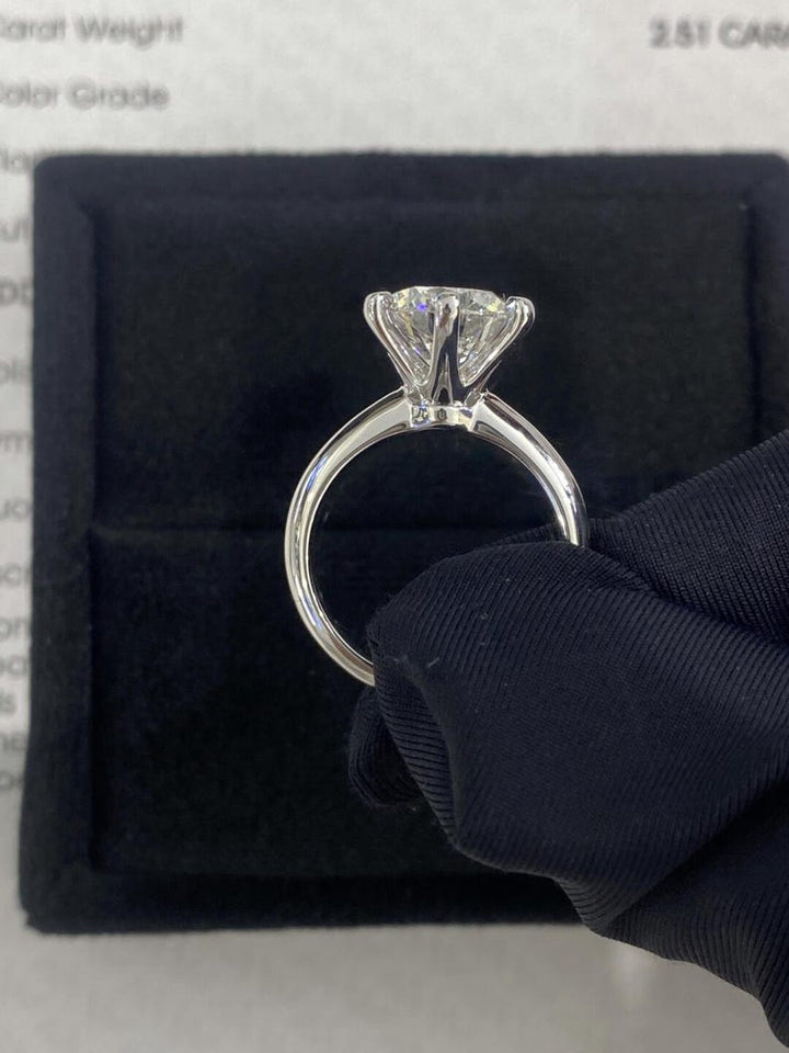 2.50ct-3.50ct Round Cut Lab Grown Diamond Solitaire Engagement Ring
