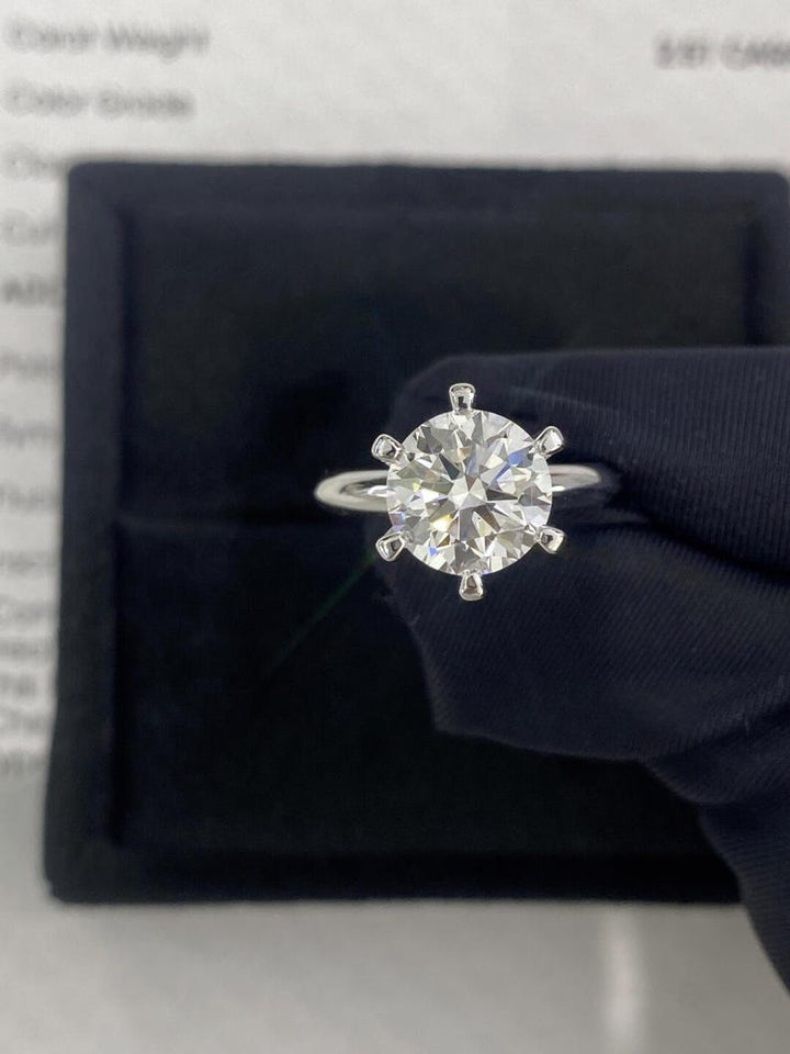 2.50ct-3.50ct Round Cut Lab Grown Diamond Solitaire Engagement Ring