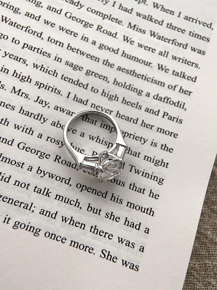 2.50ct-3.50ct Oval Cut Lab Grown Diamond Three Stone Engagement Ring