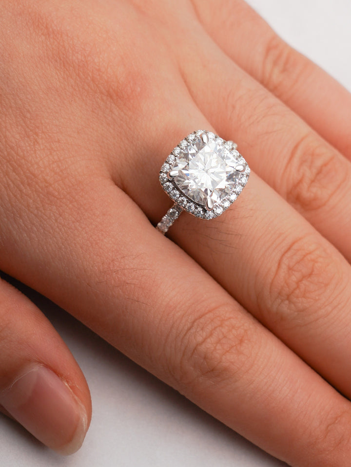 1.50ct-2.50ct Cushion Cut Lab Grown Halo Diamond Engagement Ring