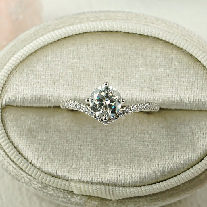 1.50ct-2.50ct Round Cut Lab Grown Diamond Engagement Ring With Half Pave