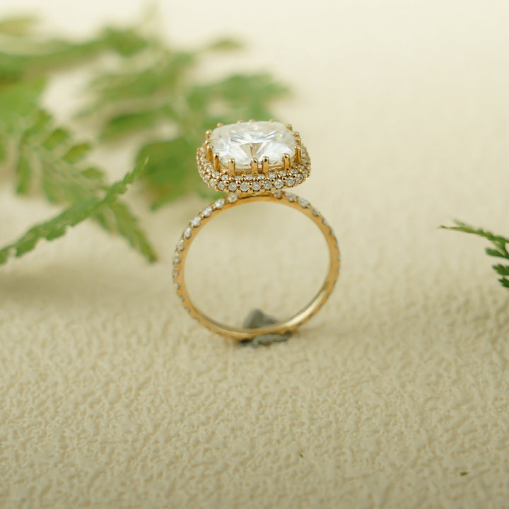 1.50ct-2.50ct Cushion Cut Lab Grown Micro Halo Diamond Engagement Ring