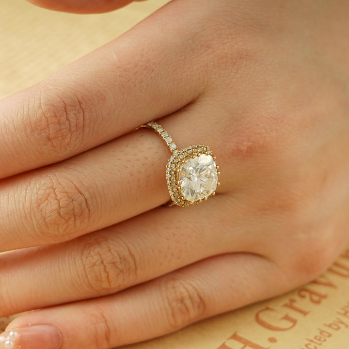 1.50ct-2.50ct Cushion Cut Lab Grown Micro Halo Diamond Engagement Ring