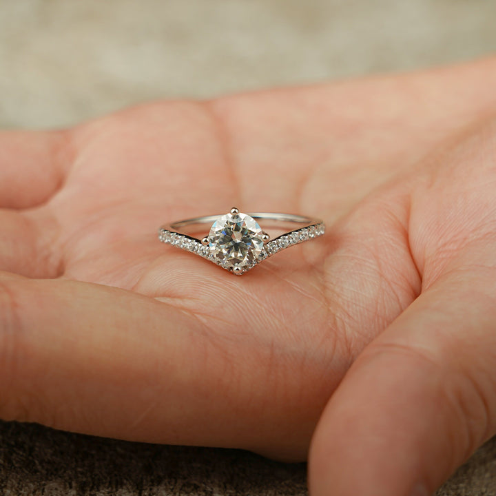 1.50ct-2.50ct Round Cut Lab Grown Diamond Engagement Ring With Half Pave