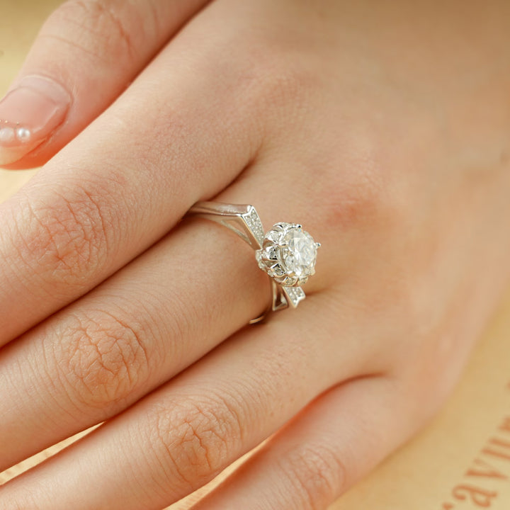 1.0ct-2.0ct Round Cut Lab Grown Diamond Unique Engagement Ring