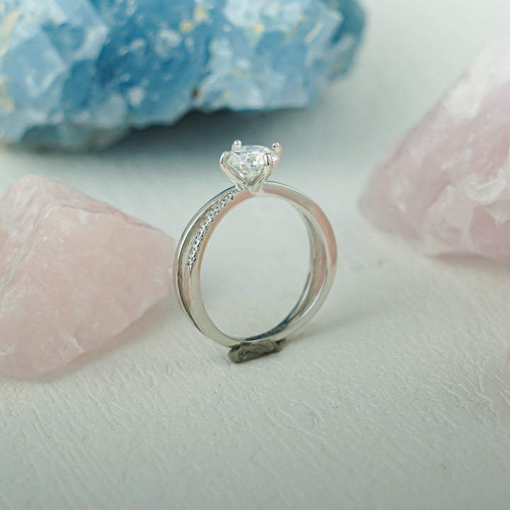 1.0ct-2.0ct Round Cut Lab Grown Diamond Twisted Engagement Ring