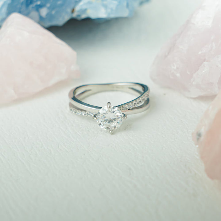 1.0ct-2.0ct Round Cut Lab Grown Diamond Twisted Engagement Ring