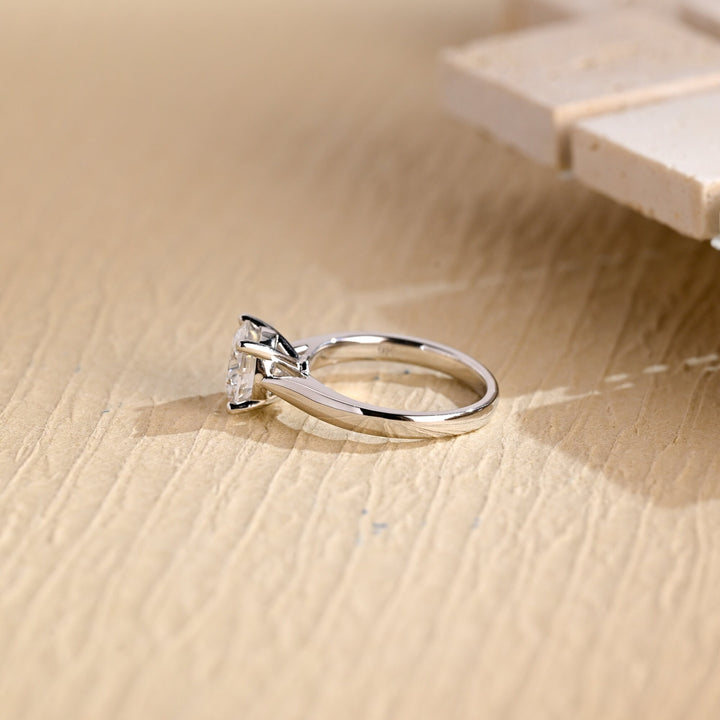 1.0ct-2.0ct Round Cut Lab Grown Diamond Solitaire Engagement Ring