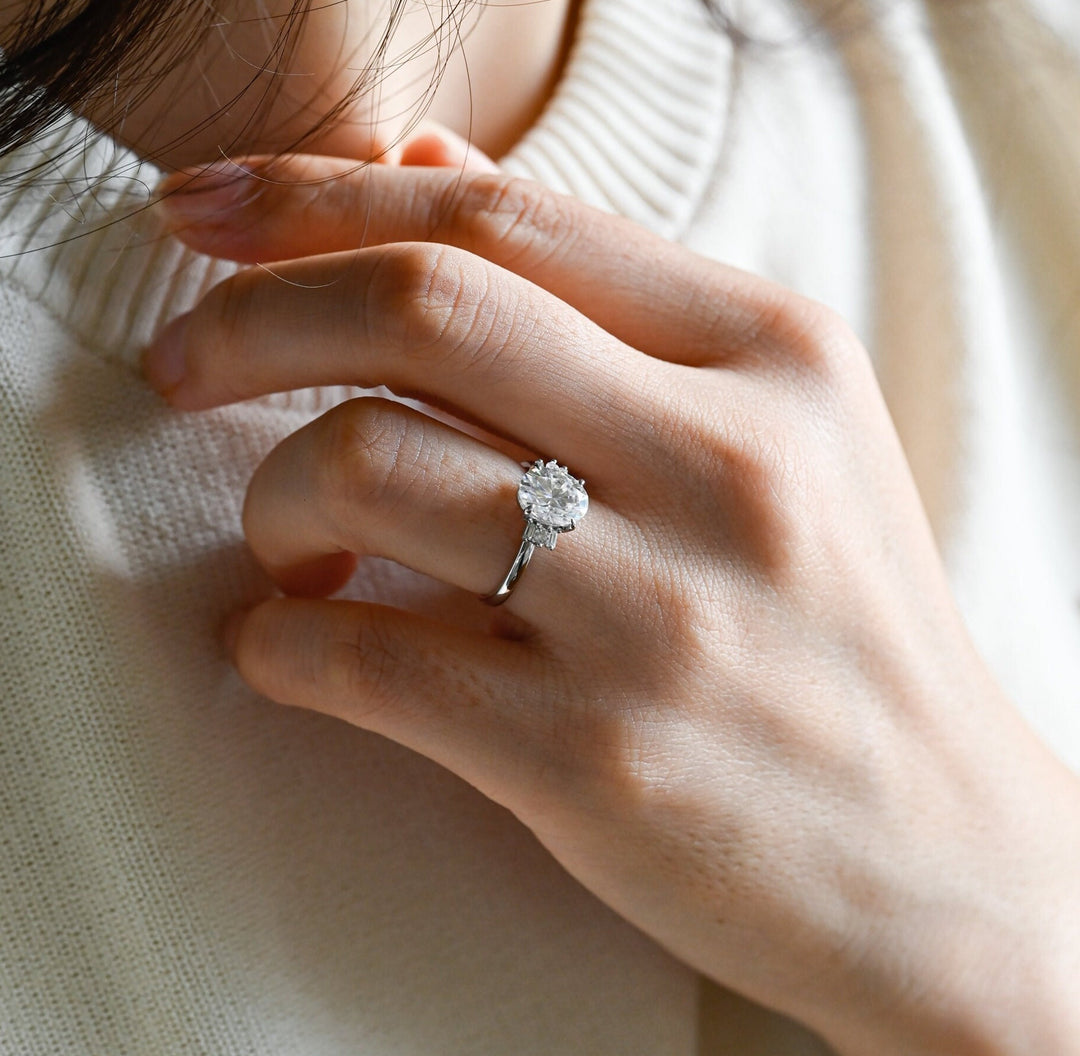 2.0ct-3.0ct Oval Cut Lab Grown Diamond Cluster Engagement Ring