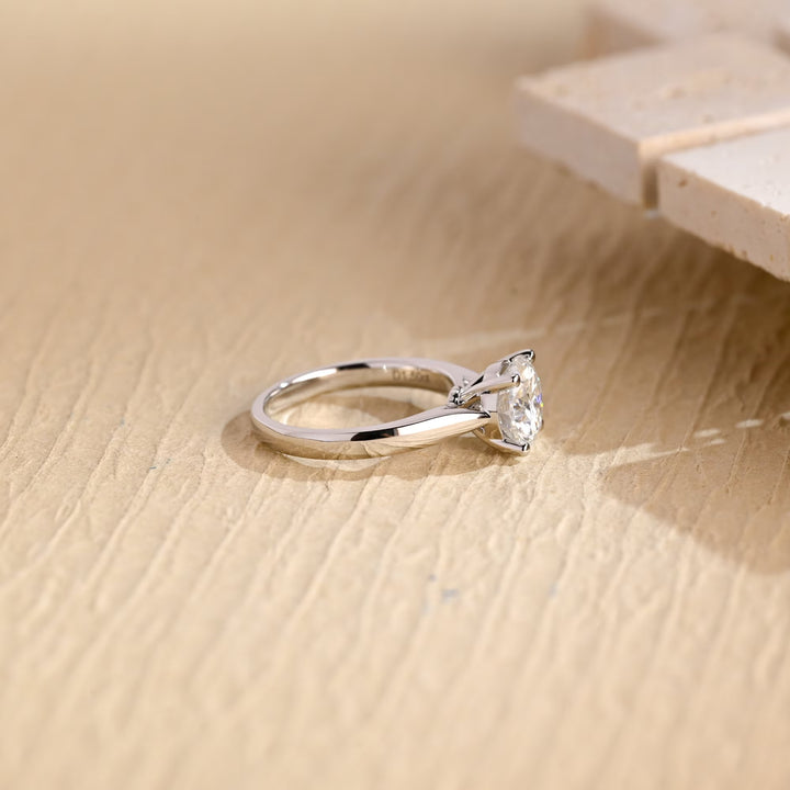 1.0ct-2.0ct Round Cut Lab Grown Diamond Solitaire Engagement Ring
