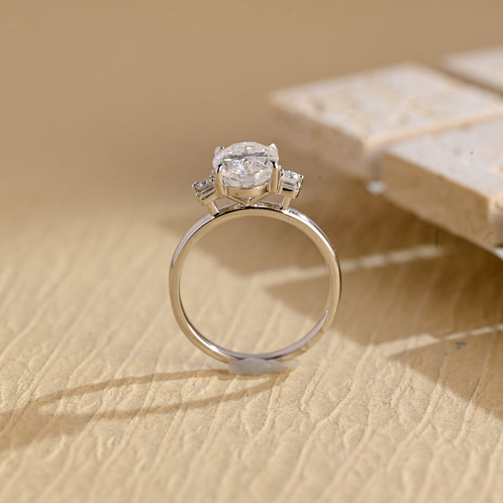 2.0ct-3.0ct Oval Cut Lab Grown Diamond Cluster Engagement Ring