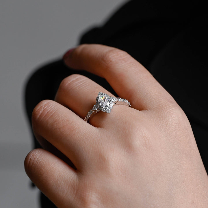 1.0ct-2.0ct Oval Cut Lab Grown Diamond Cluster Engagement Ring