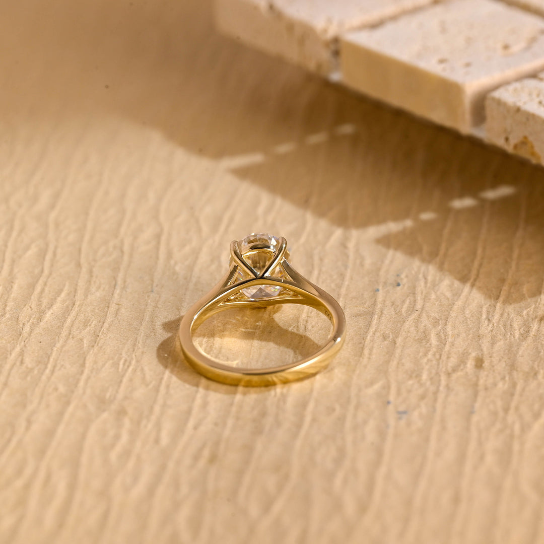 1.50ct-2.50ct Oval Cut Lab Grown Split Shank Diamond Engagement Ring