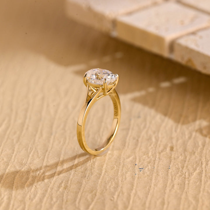1.50ct-2.50ct Oval Cut Lab Grown Split Shank Diamond Engagement Ring