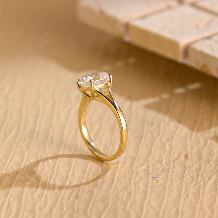 1.50ct-2.50ct Oval Cut Lab Grown Split Shank Diamond Engagement Ring