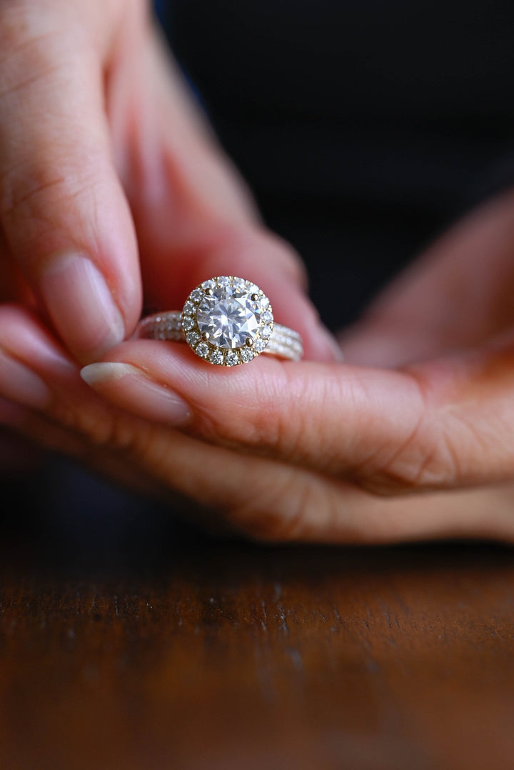 1.50ct-2.50ct Round Cut Lab Grown Diamond Halo Engagement Ring