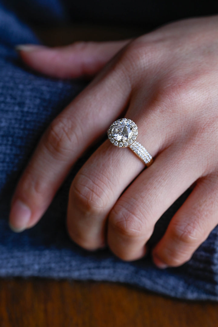 1.50ct-2.50ct Round Cut Lab Grown Diamond Halo Engagement Ring