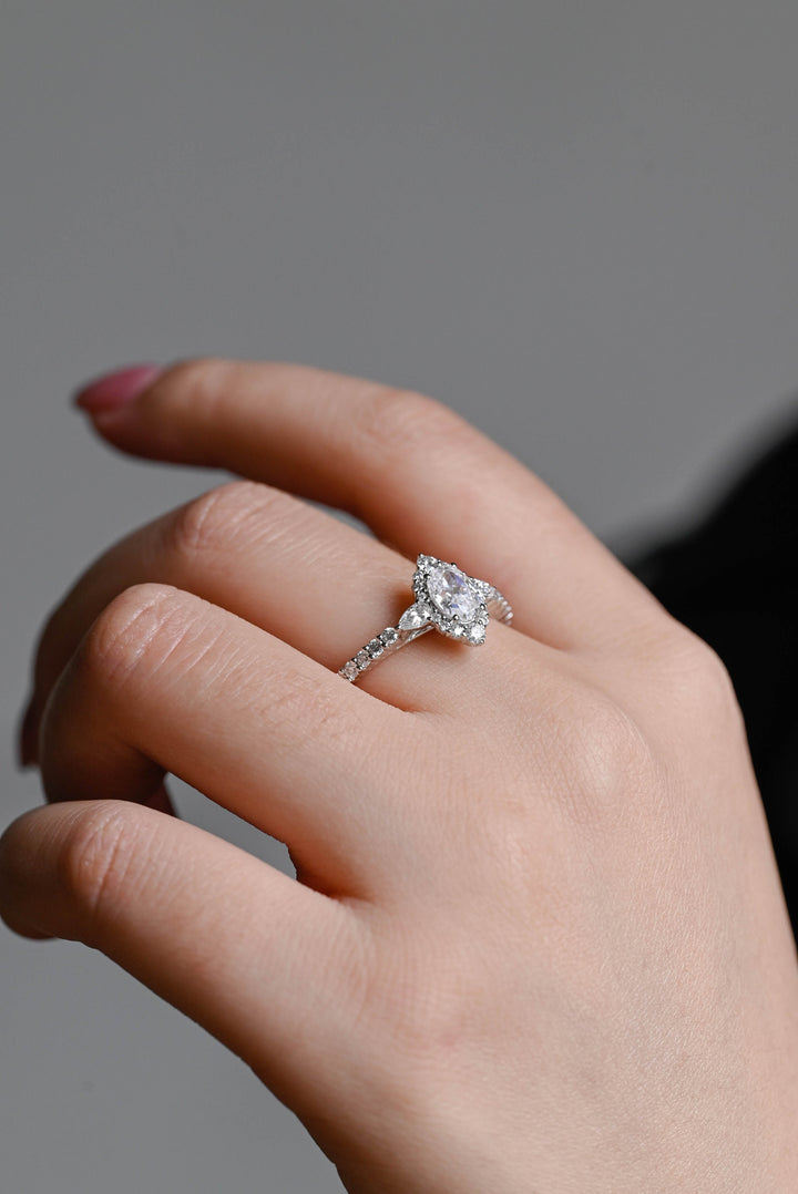 1.0ct-2.0ct Oval Cut Lab Grown Diamond Cluster Engagement Ring