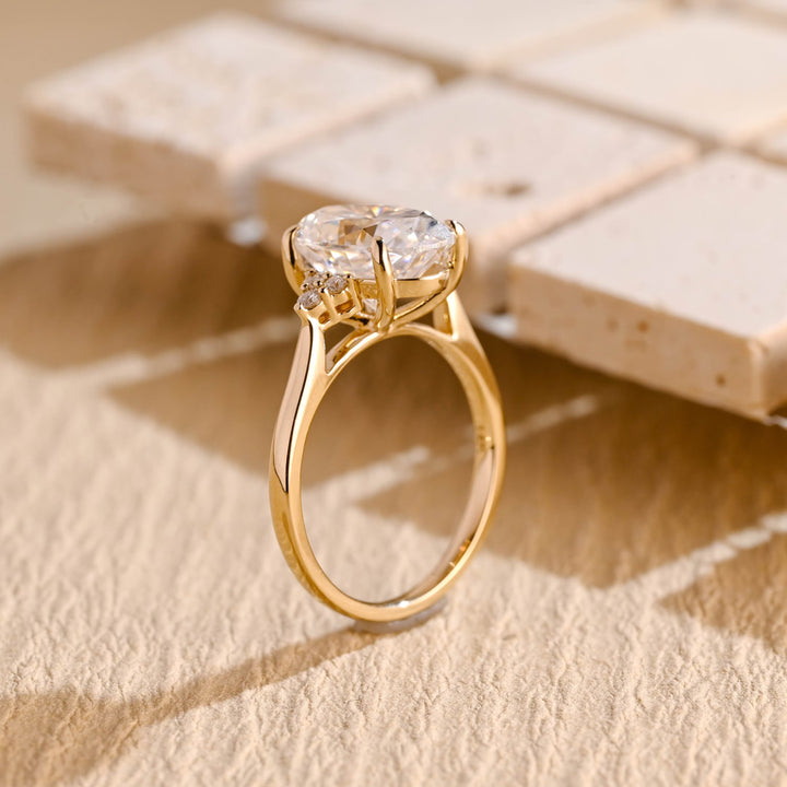 2.50ct-3.50ct Oval Cut Lab Grown Diamond Cluster Engagement Ring