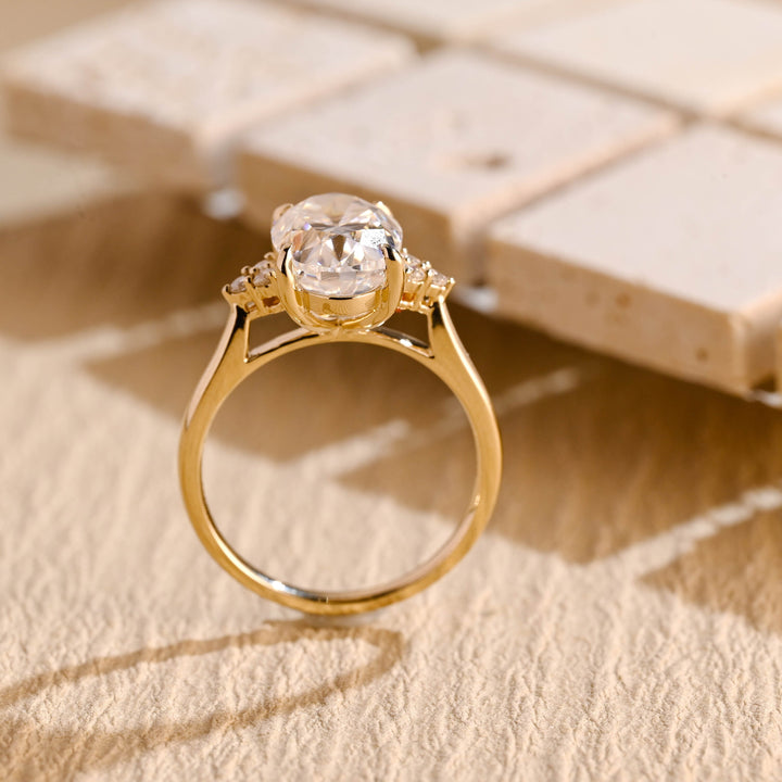 2.50ct-3.50ct Oval Cut Lab Grown Diamond Cluster Engagement Ring