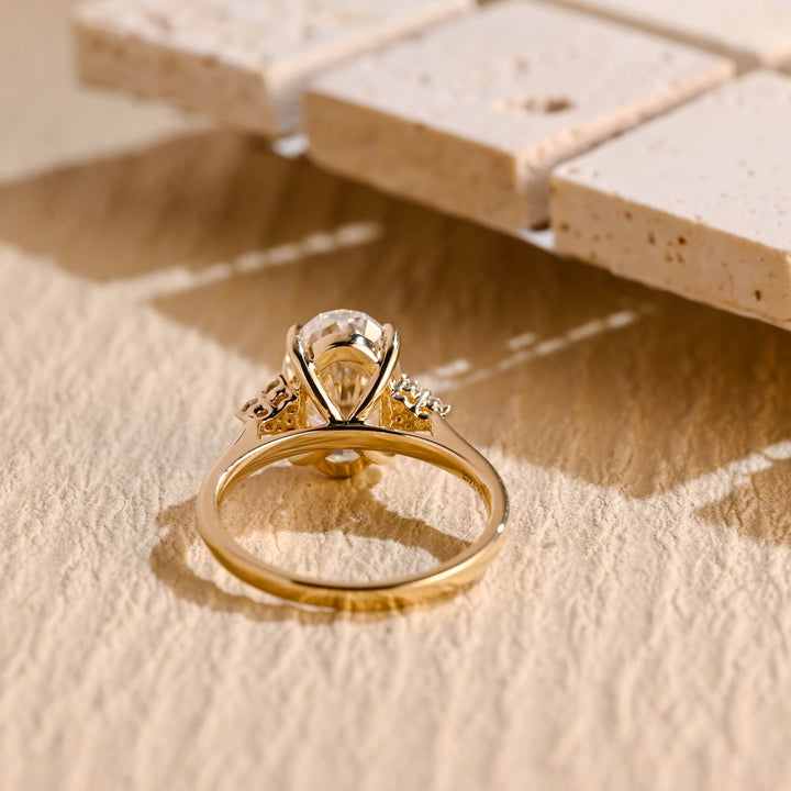2.50ct-3.50ct Oval Cut Lab Grown Diamond Cluster Engagement Ring