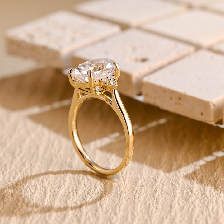 2.50ct-3.50ct Oval Cut Lab Grown Diamond Cluster Engagement Ring