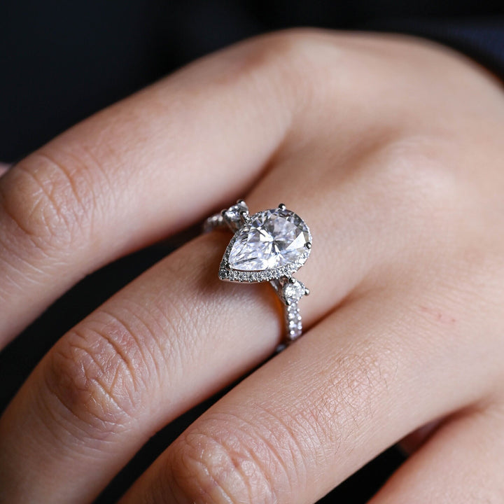 1.50ct-2.50ct Pear Cut Halo Lab Grown Diamond Cluster Engagement Ring