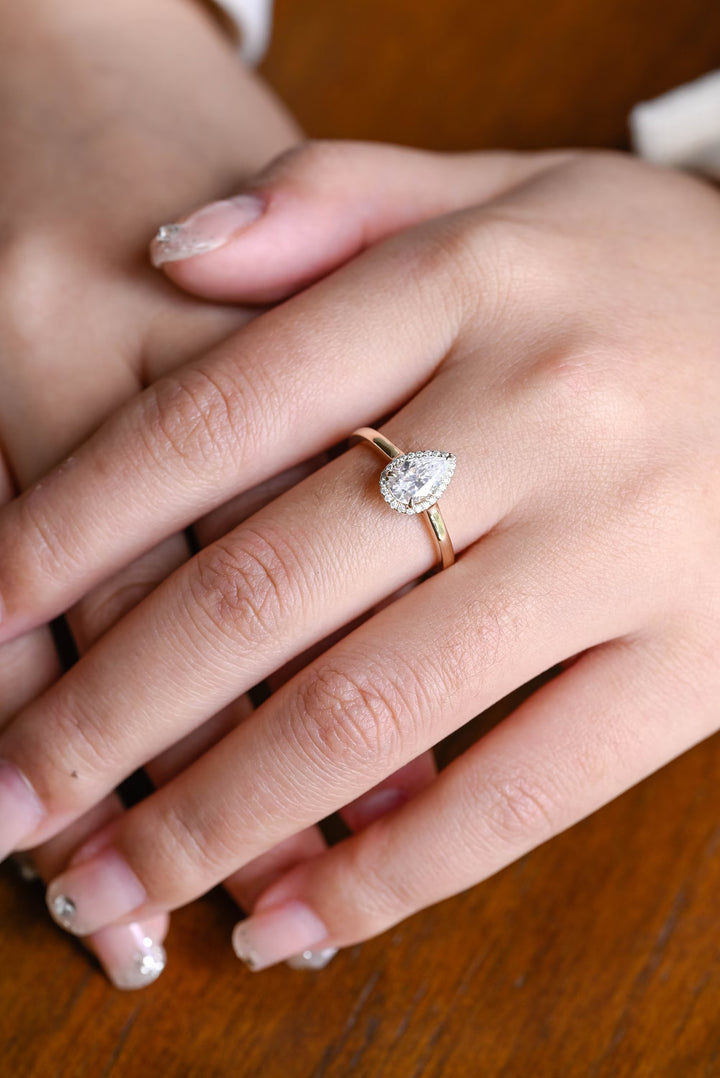 1.0ct-2.0ct Pear Cut Lab Grown Halo Diamond Engagement Ring